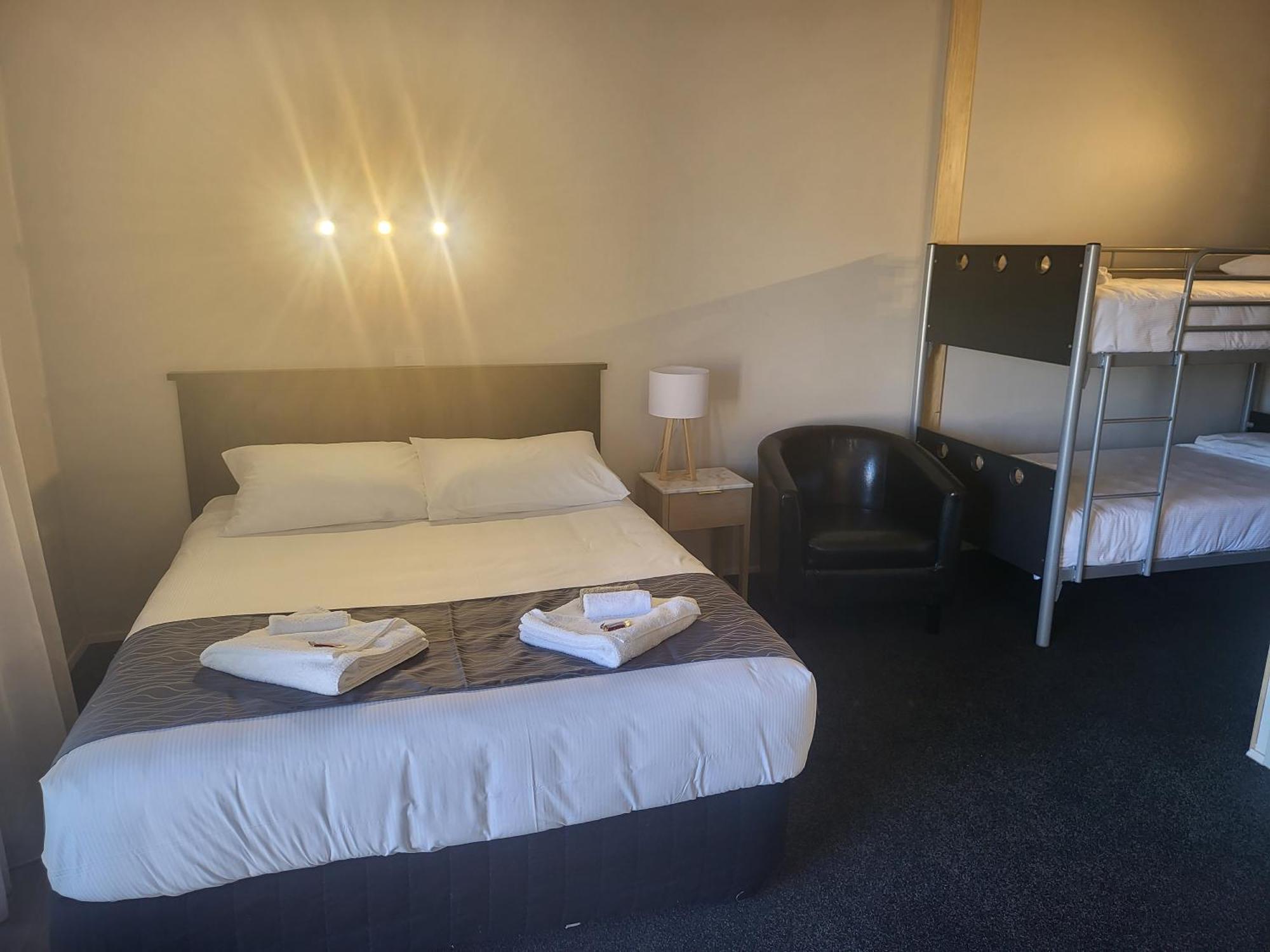 Ferrylink Motel Пиктън Екстериор снимка