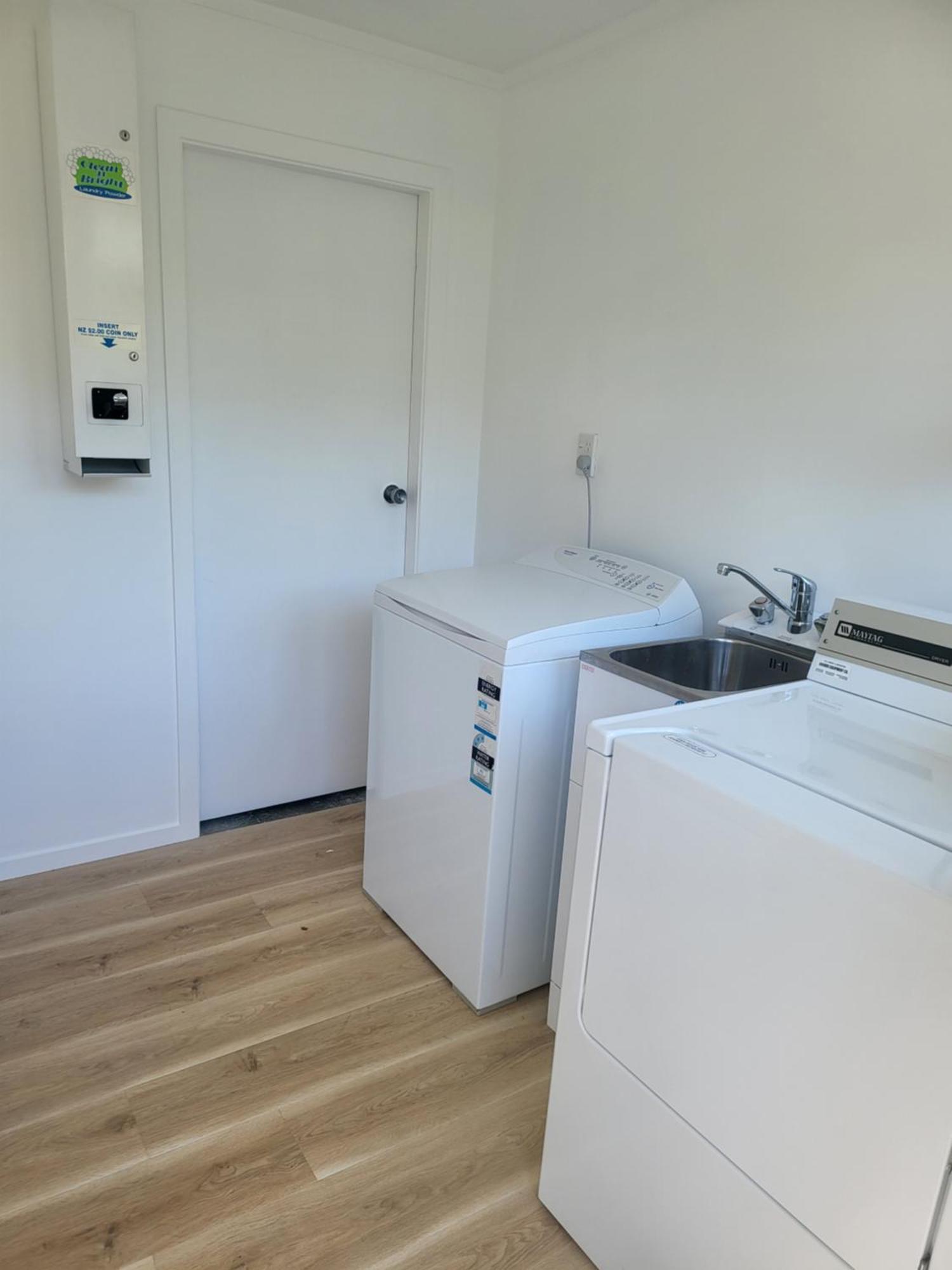 Ferrylink Motel Пиктън Екстериор снимка